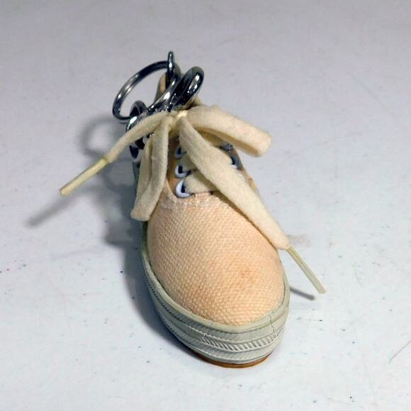 Vintage Keds Right Shoe Keychain White Beige 4 Inch - Picture 5 of 6